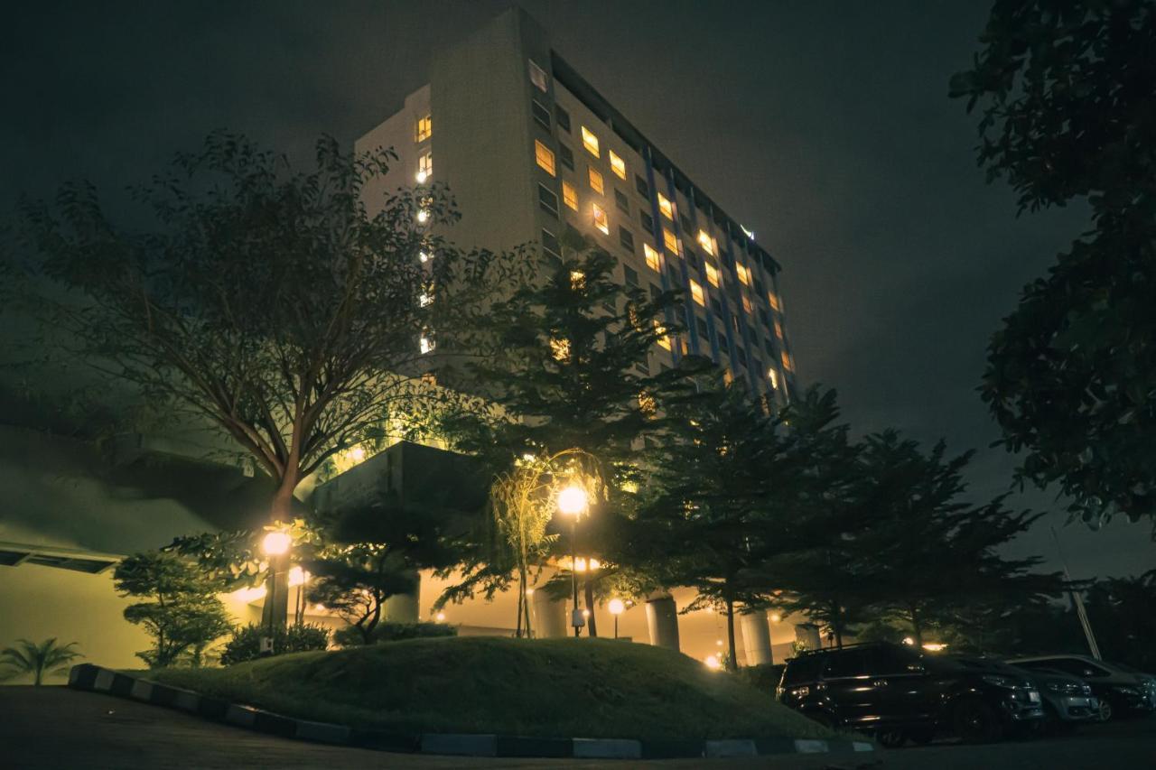 Hotel Primebiz Cikarang Extérieur photo